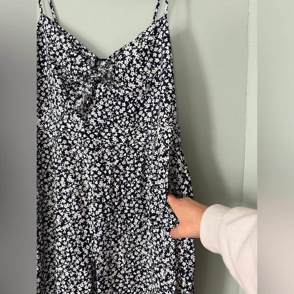 J. Crew NWT Tie-Front Wide-Leg Jumpsuit in Navy White Ditsy Floral Print Size 16 - Picture 4 of 10